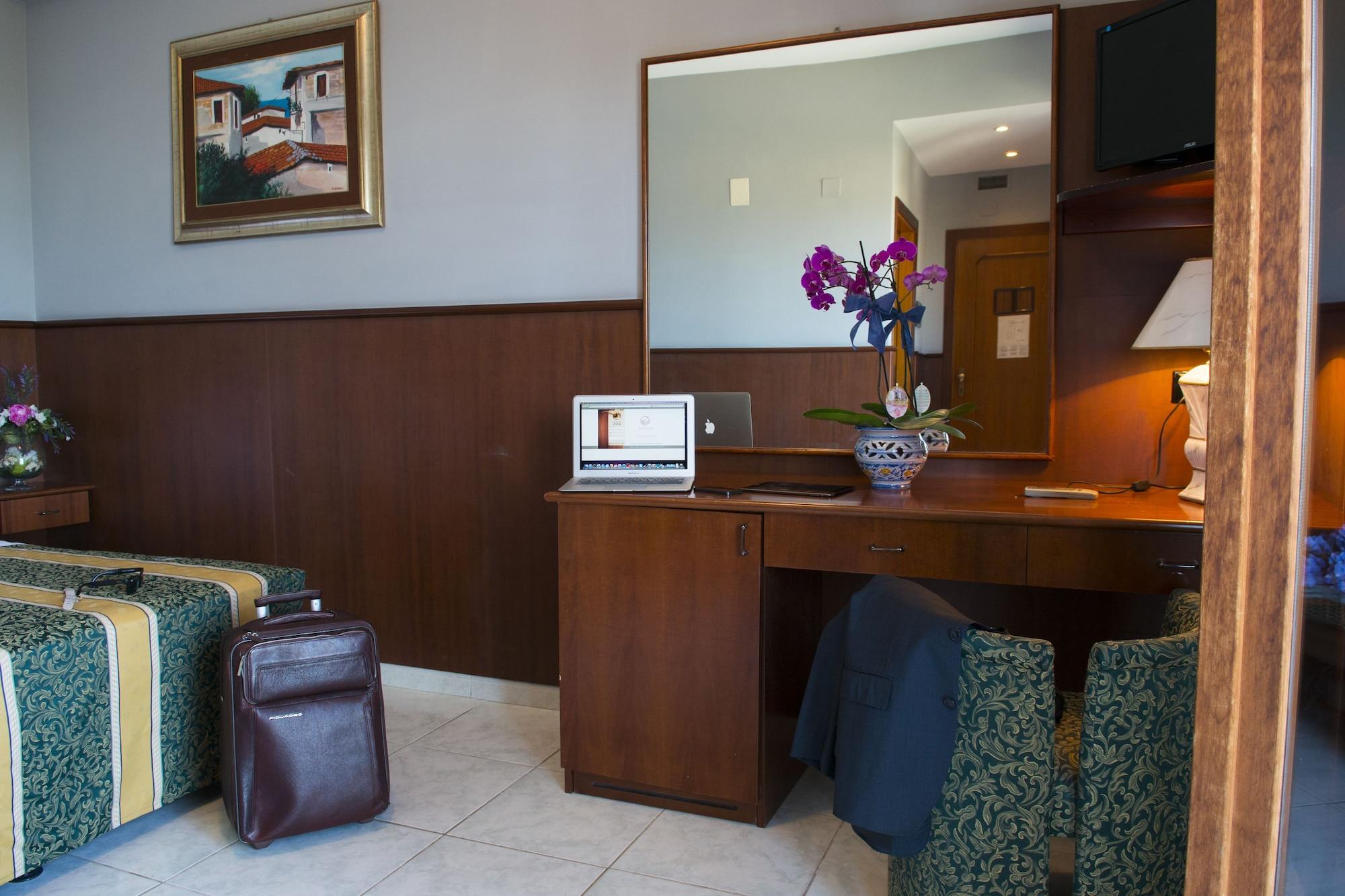 פורטו אמפדוקלה Hotel Dei Pini מראה חיצוני תמונה