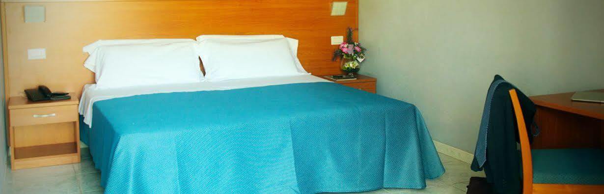 פורטו אמפדוקלה Hotel Dei Pini מראה חיצוני תמונה